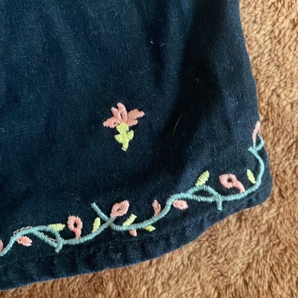 Large Navy Loft Running Shorts for Women with flower design - Picture 8 of 8